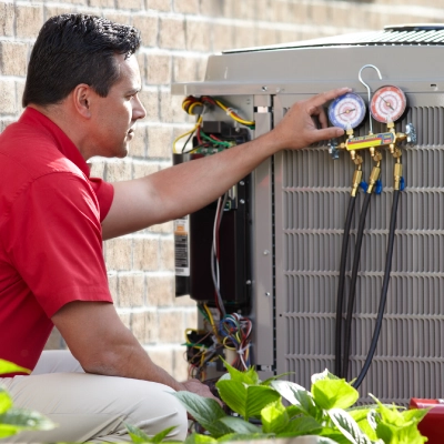 bryant tech doing maintenance on unit