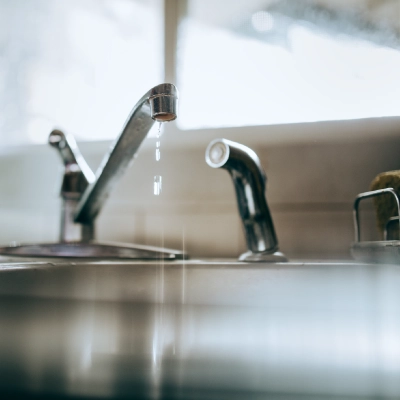 broken faucet / dripping faucet